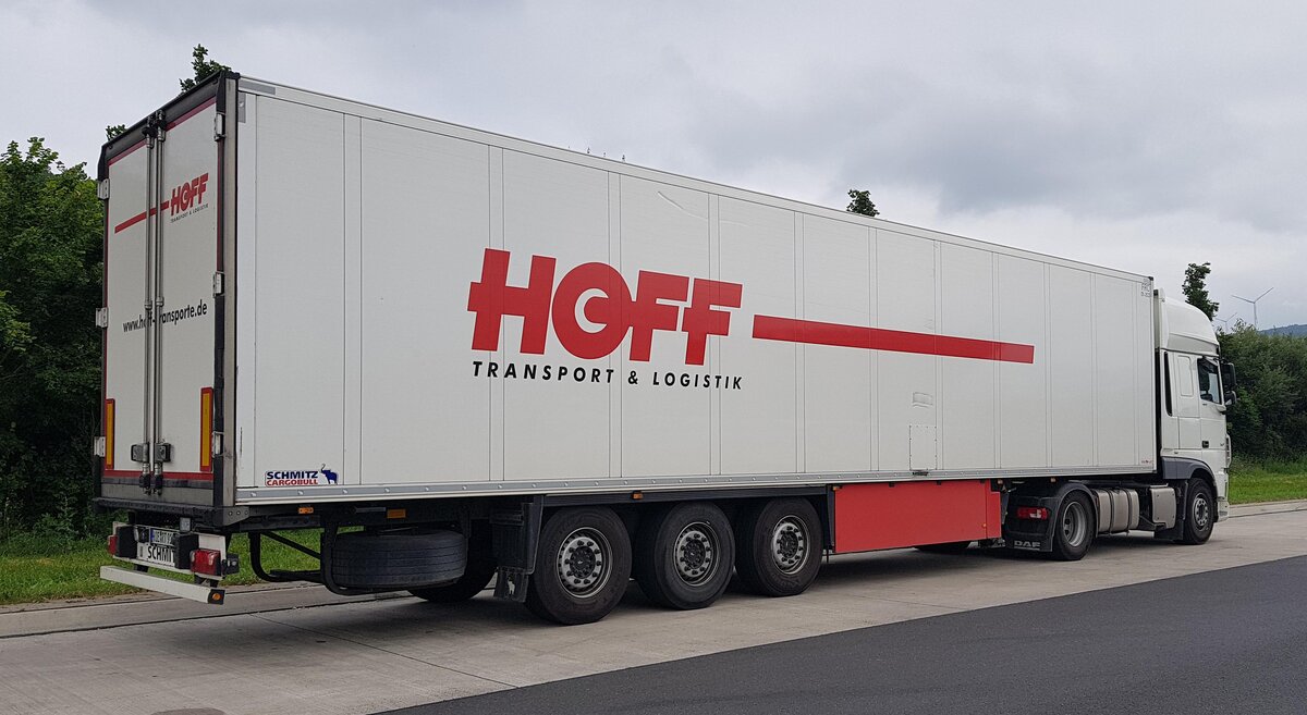 =DAF XF-Sattelzug von HOFF-Transport rastet an der A 66, 07-2021