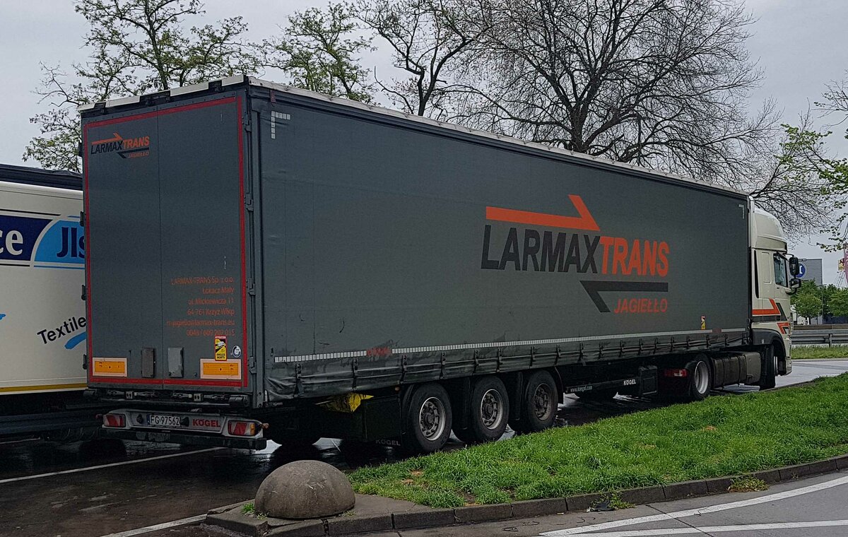 =DAF XF-Sattelzug von LARMAXTRANS steht auf der Rastanlage Bruchsal, Mai 2021