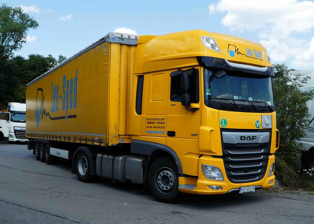 =DAF XF-Sattelzug von LEO-SPED steht im Juni 2018 an der A 7