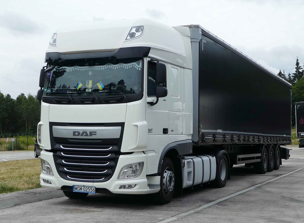 =DAF XF-Sattelzug rastet im Juni 2018 an der A 7