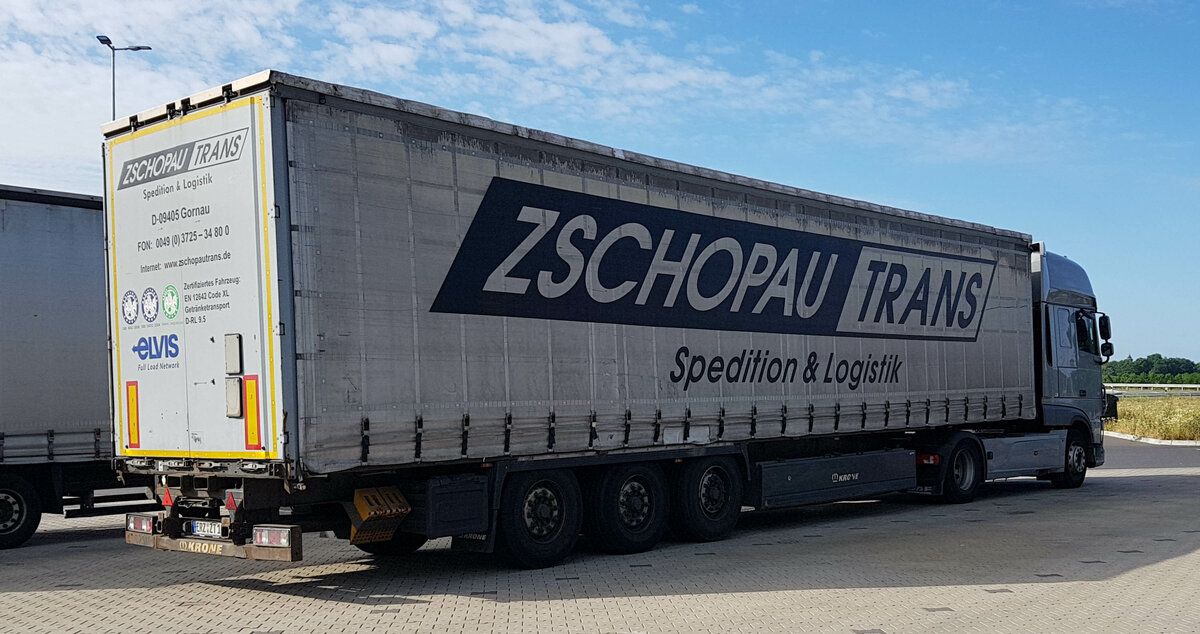 =DAF XF-Sattelzug von TSCHOPAU-Trans rastet im Juni 2022 an der A 7