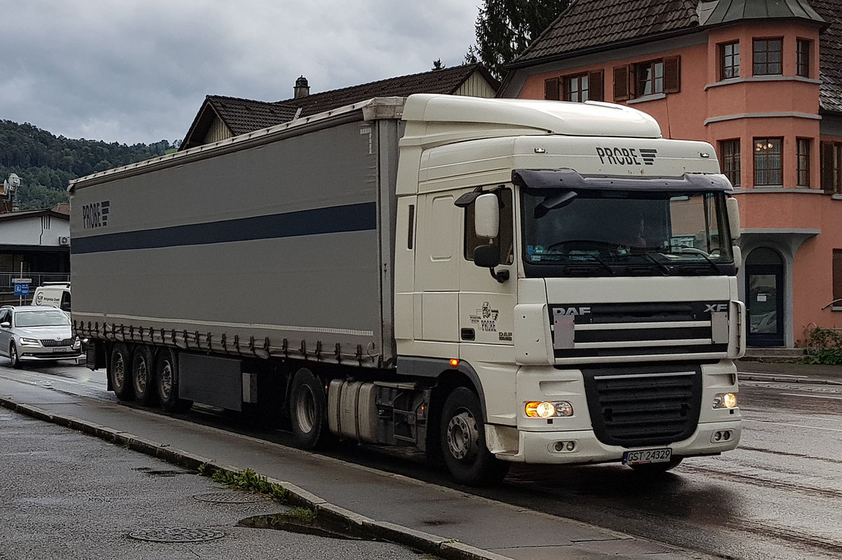 =DAF XF der Spedition PROBE rollt durch Höchst/Österreich im Oktober 2019