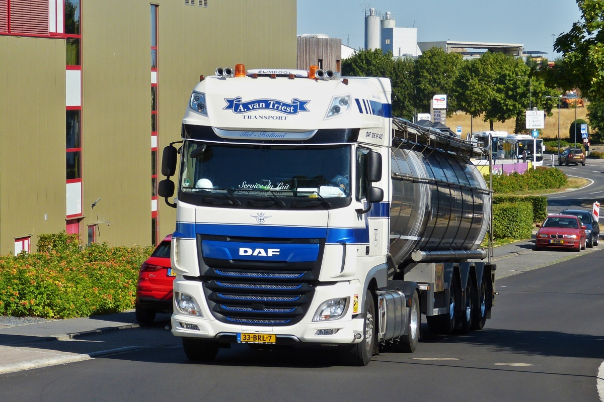 DAF XF Tanksattelzug von A. van Triest, aus den Niederlanden, gesehen im Norden  von Luxemburg. 07.2022