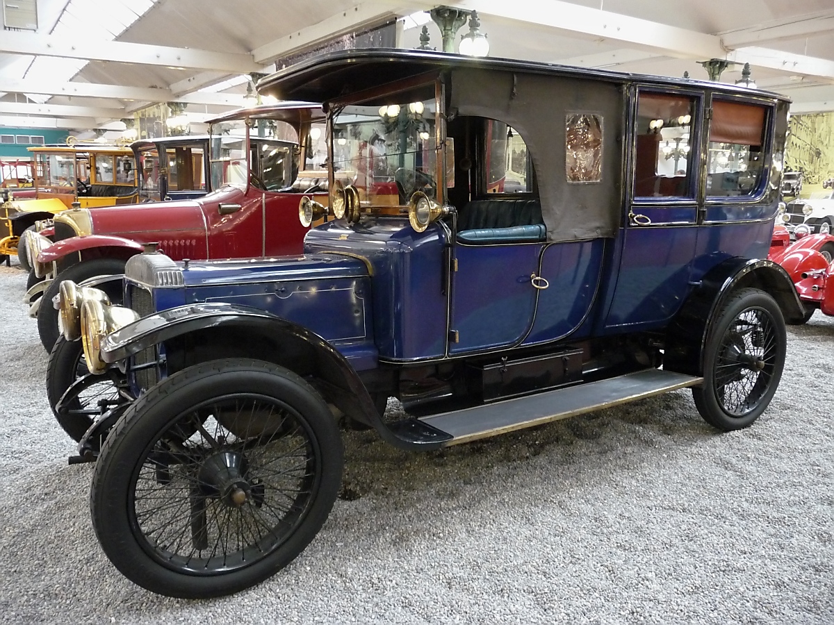 Daimler Coupé chauffeur TE 20

Baujahr 1912, 4 Zylinder, 3306 ccm, 60 km/h, 20 PS 

Cité de l'Automobile, Mulhouse, 3.10.12