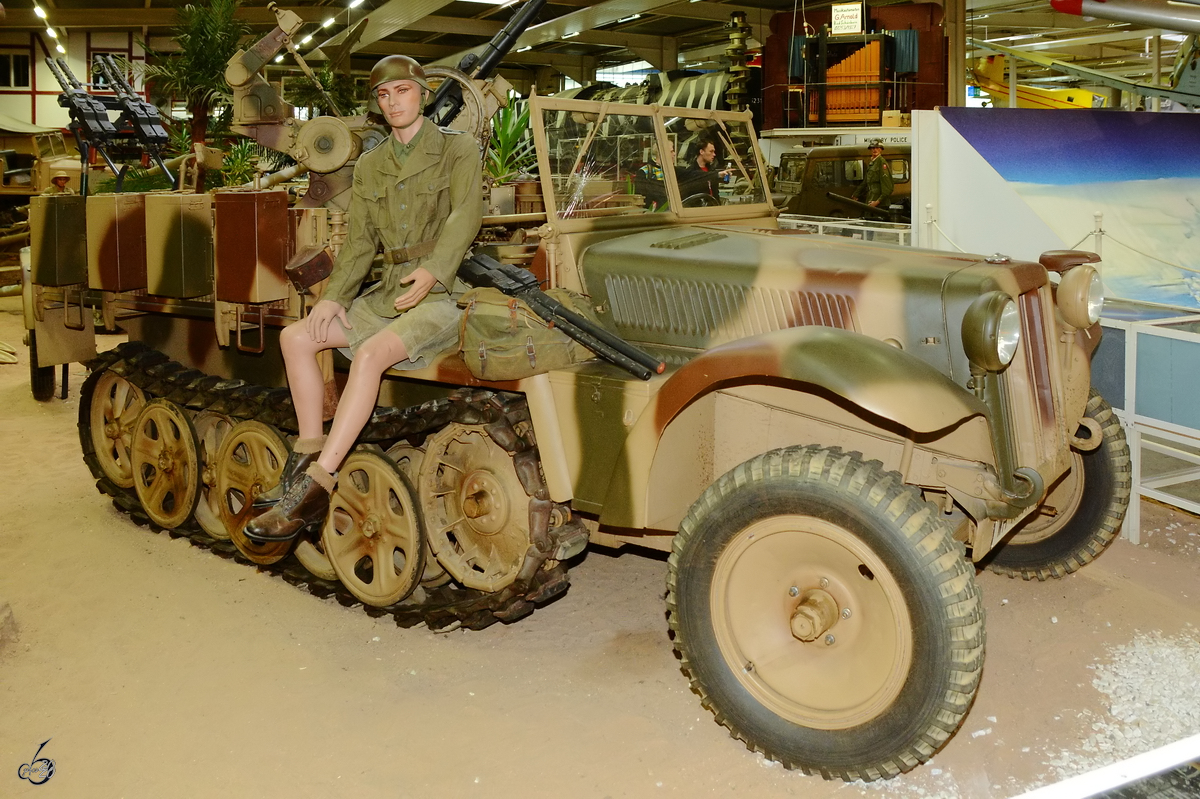 Das 1939 bei Demag gebaute SdKfz 10 entsprach dem damaligen Trend der Halbkettenfahrzeuge beim Militär. (Auto- und Technikmuseum Sinsheim, Dezember 2014) 