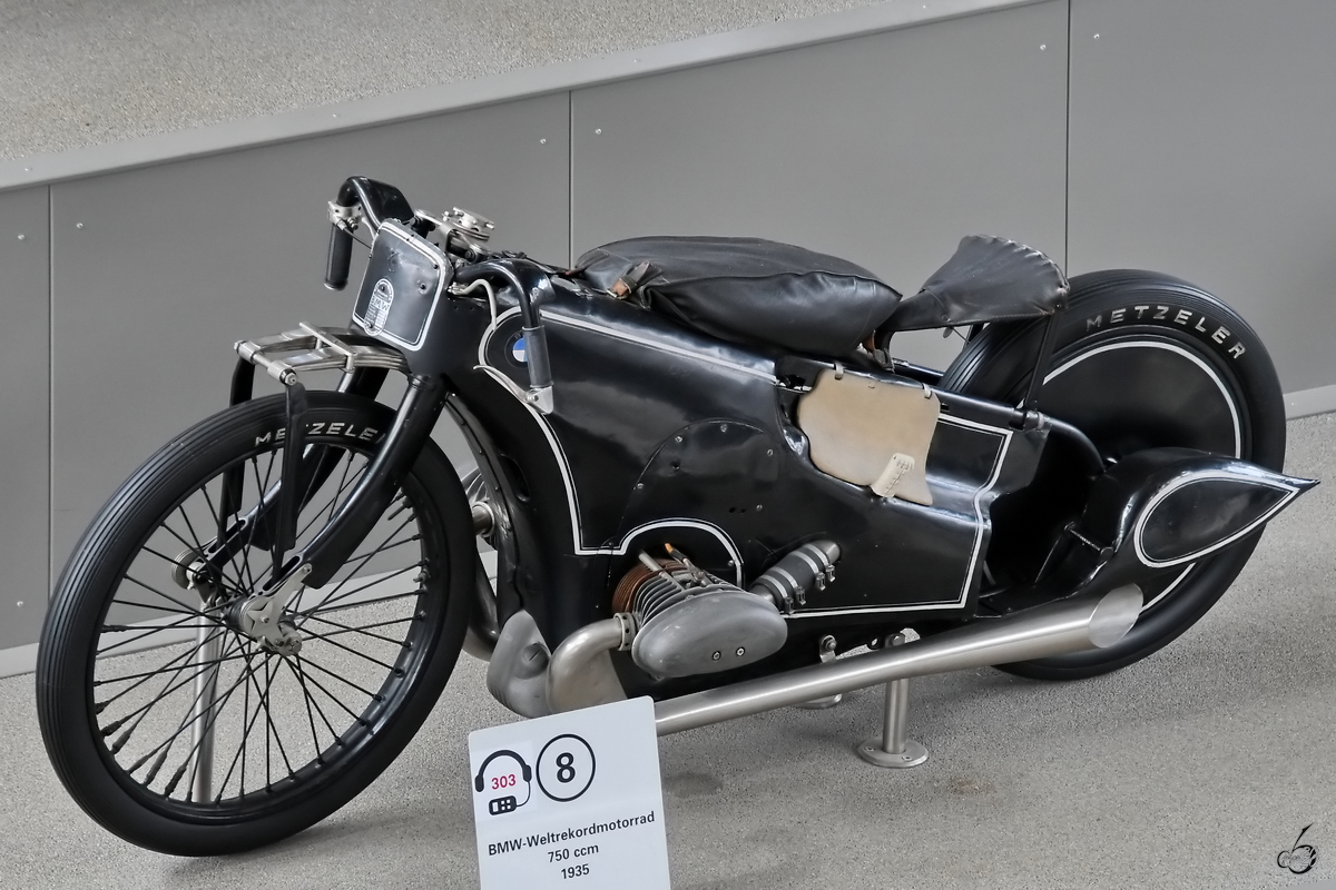 Das BMW Weltrekordmotorrad 750 ccm von 1935. (Verkehrszentrum des Deutschen Museums München, August 2020)