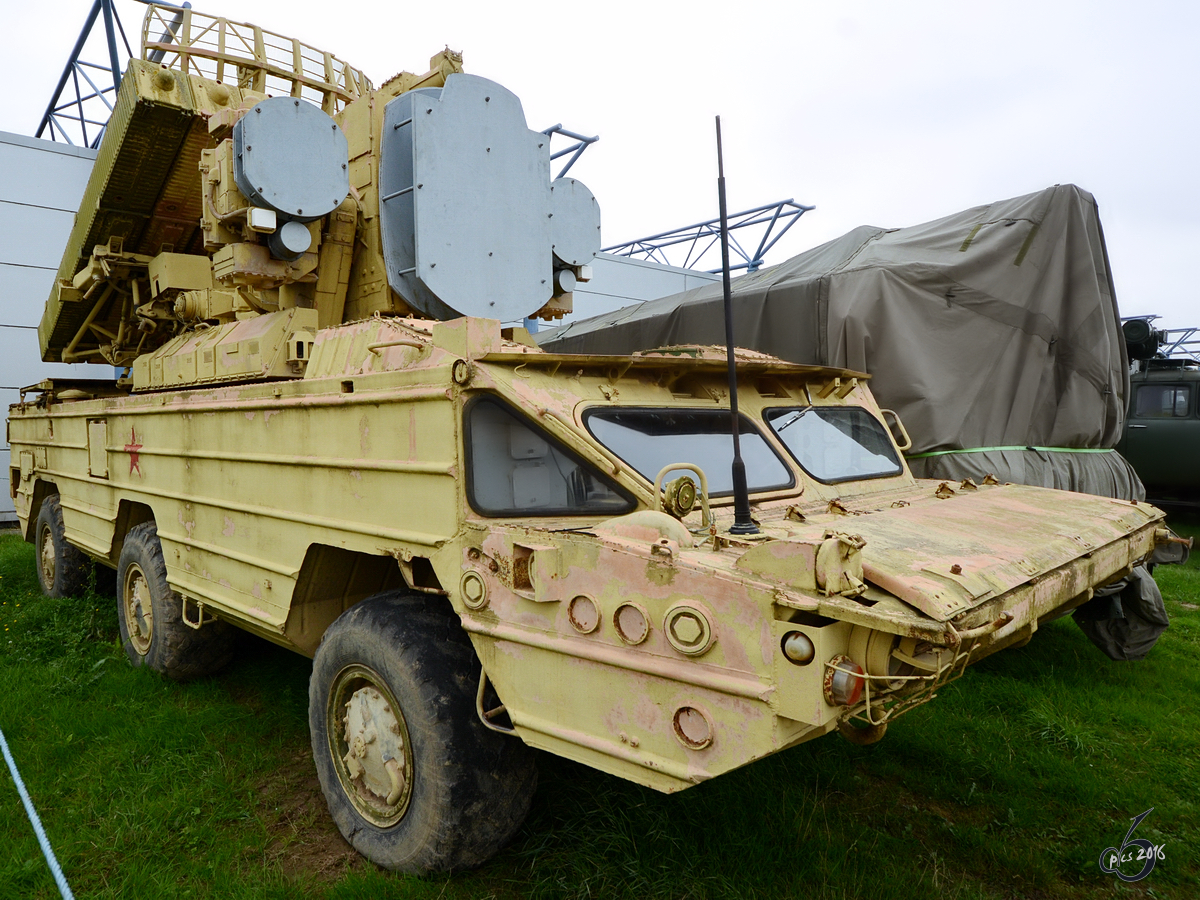 Das Flugabwehrraketen-System 9K33 Osa / SA-8 Gecko zur Bekämpfung von Hubschraubern und Kampfflugzeugen in niedriger bis mittlerer Flughöhe (Duxford, September 2013)