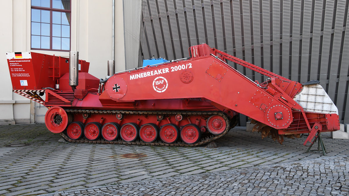 Das moderne Minenräumgerät  Minebreaker 2000/2  auf Basis eines Leopard 1 Panzer. (MHM Dresden, April 2018)