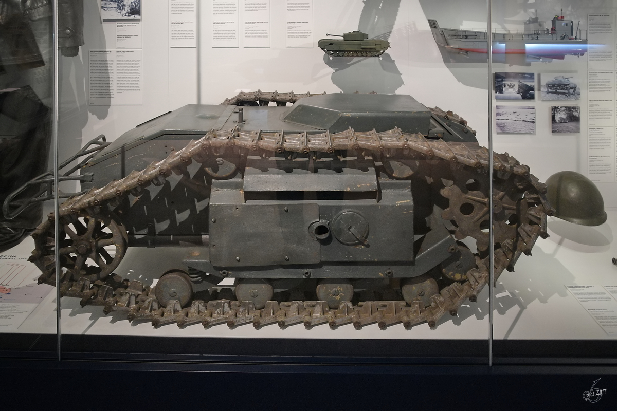 Das Sd.Kfz. 302 Goliath ist ein deutscher Kleinstpanzer, der in den letzten Jahren des Zweiten Weltkriegs durch Funk- oder Kabelsteuerung Sprengladungen in feindliche Stellungen lenken sollte. (Militärhistorisches Museum der Bundeswehr Dresden, April 2017)