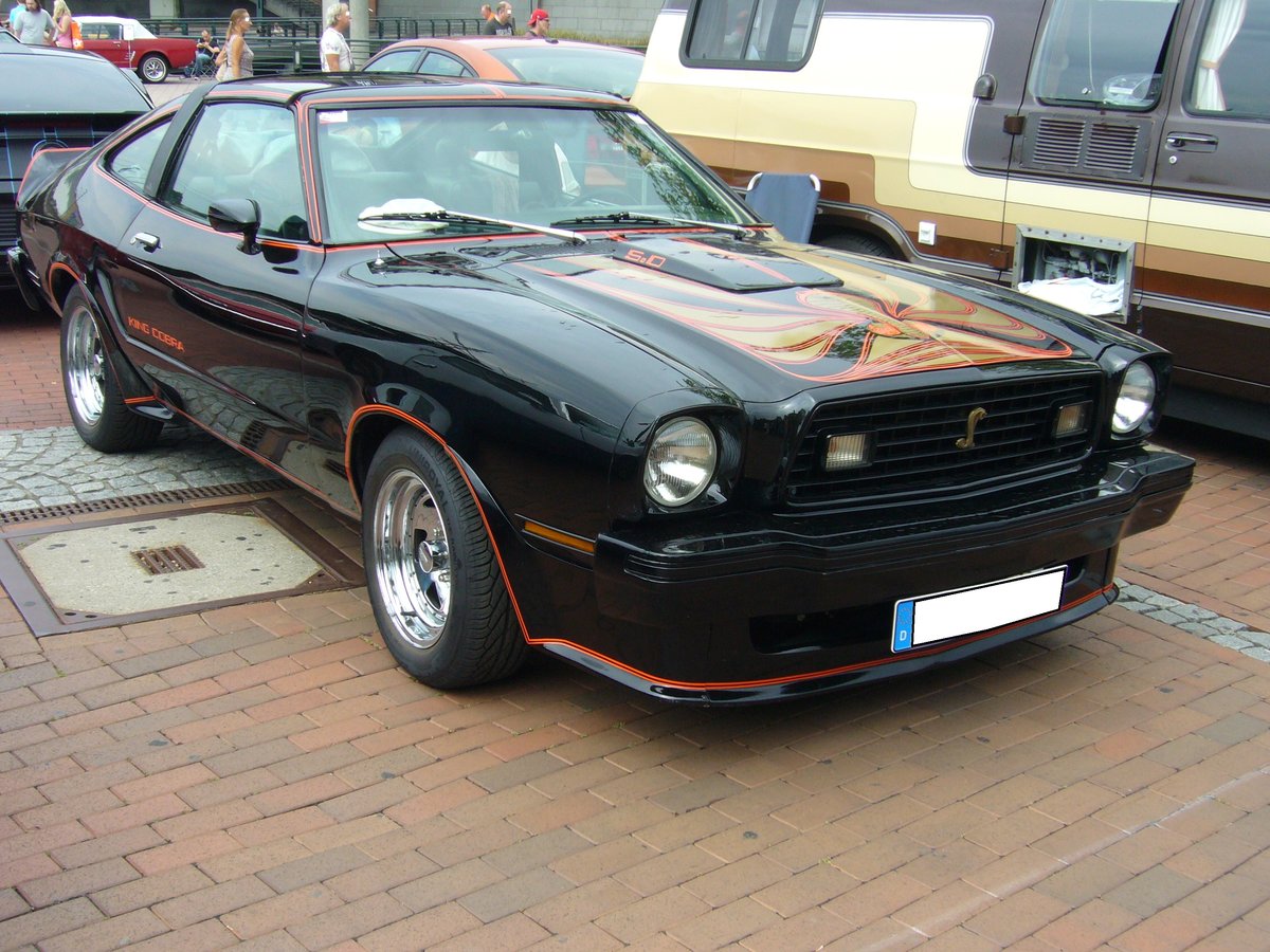Das Sondermodell  King Cobra  des Ford Mustang 2 Fastback Coupe. Von diesem, im Jahr 1978 aufgelegten Sondermodell, verkaufte Ford 4.313 Fahrzeuge. Das Sondermodell war grundsätzlich mit dem V8-motor ausgerüstet, der aus 4942 cm³ Hubraum 141 PS leistet. 15. US-Cartreffen am 28.07.2018 am CentroO.