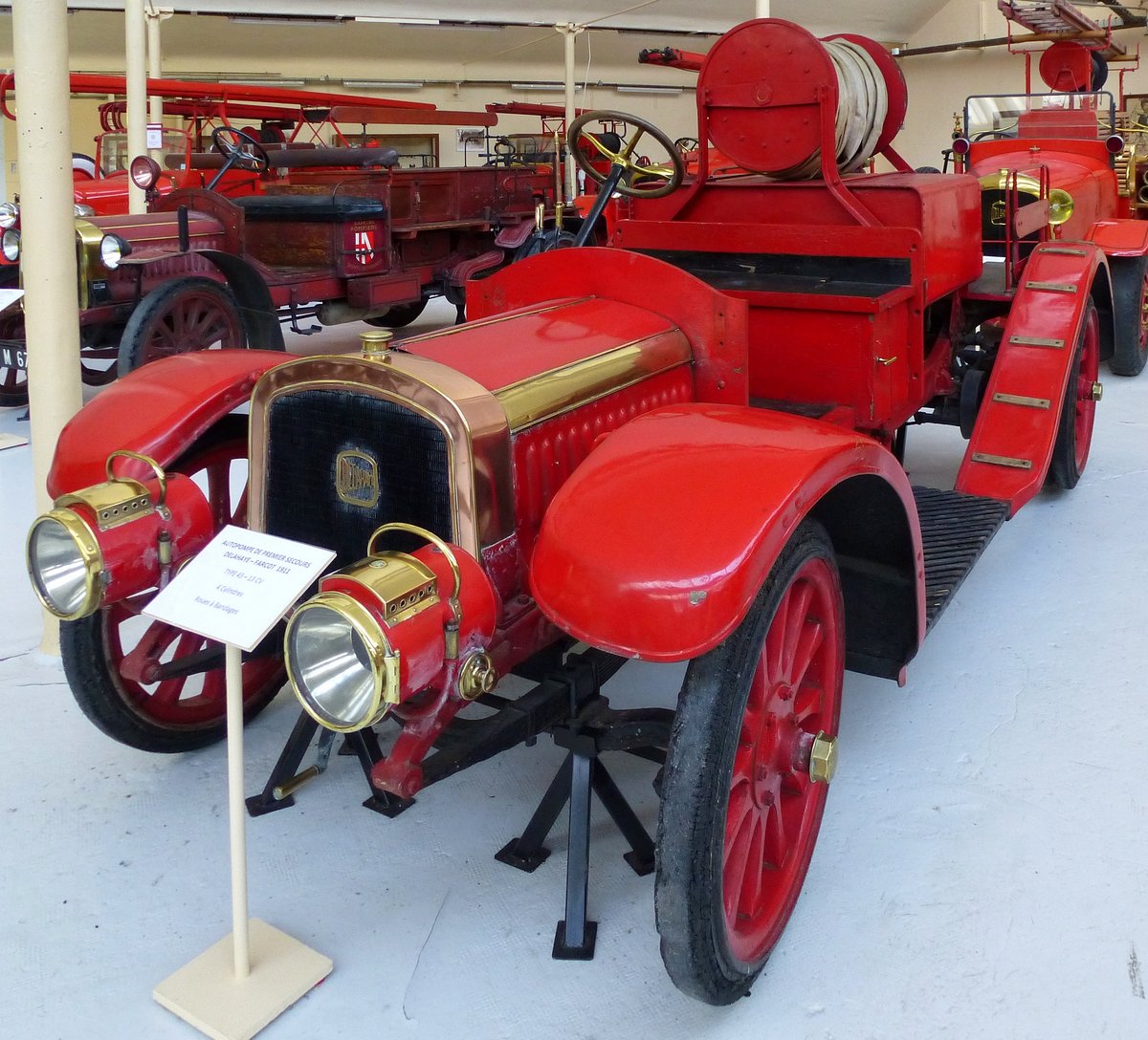 Delahaye 43-13CV, Feuerwehr von 1911, steht im Feuerwehrmuseum Vieux-Ferrette, Mai 2016