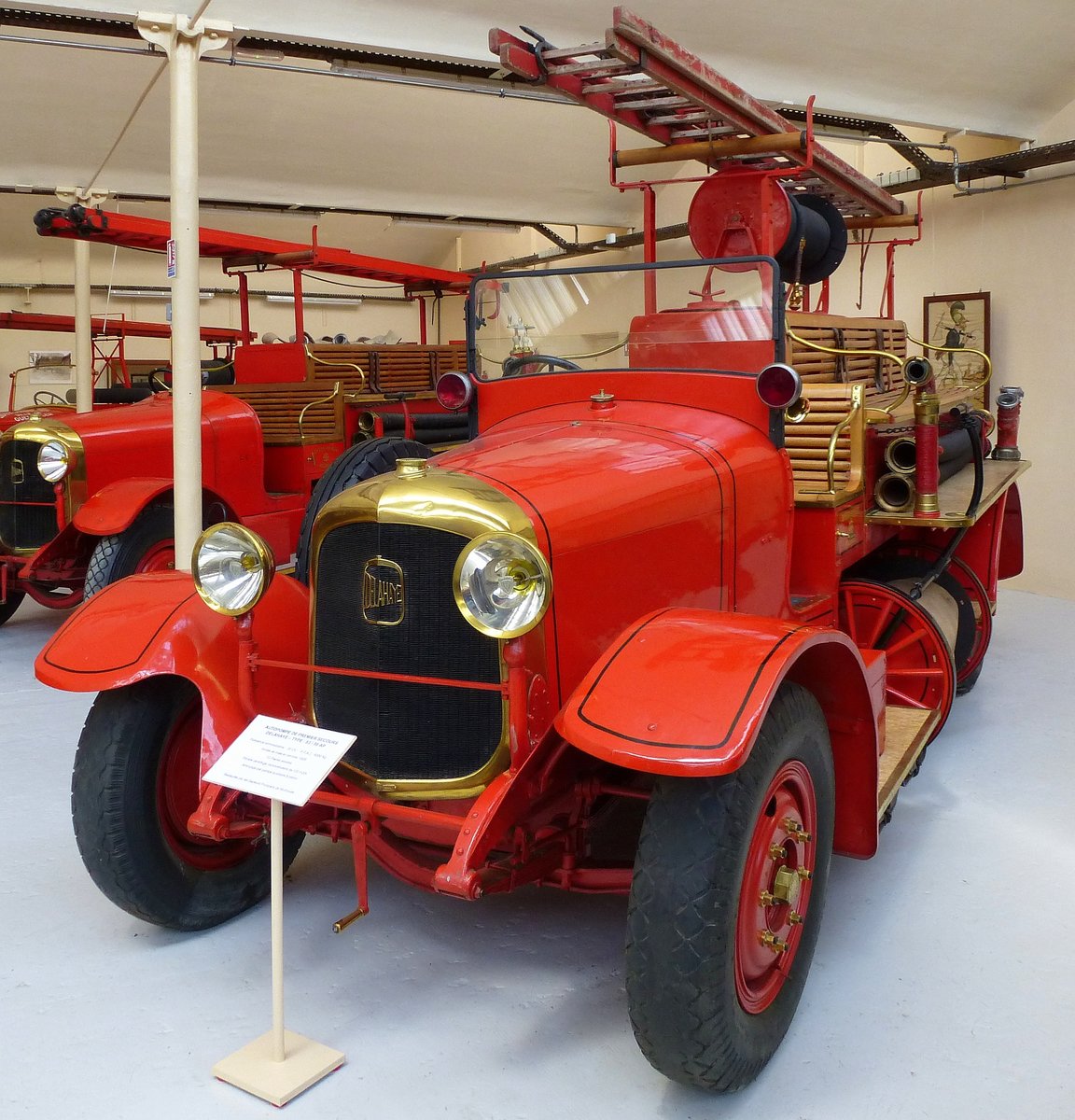 Delahaye 83/59AP, Schlauch-und Leiterwagen von 1929 mit 12 Mann Besatzung, Feuerwehrmuseum Vieux-Ferrette, Mai 2016
