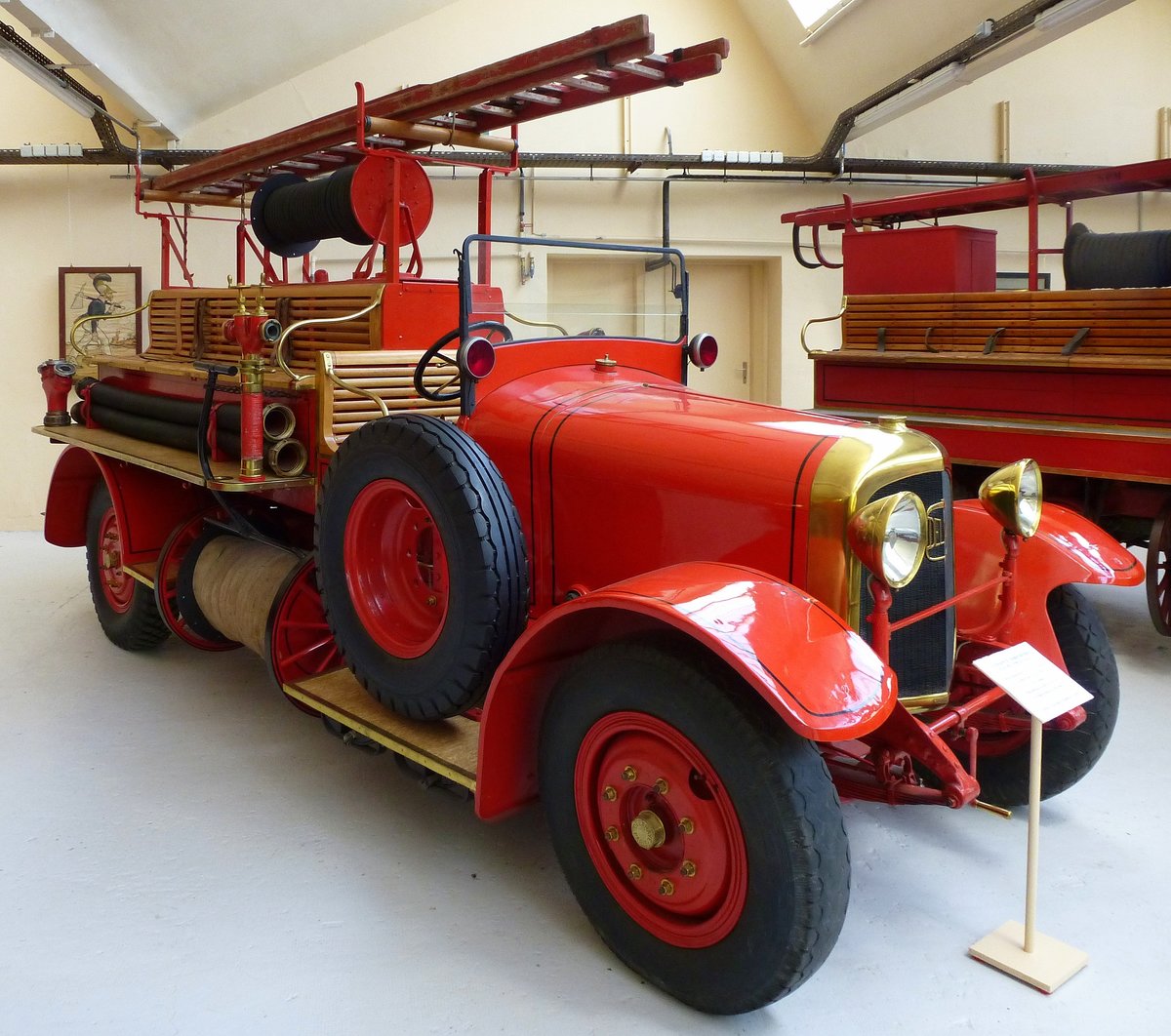 Delahaye 83/59AP, Schlauch-und Leiterwagen von 1929, 12 Mann Besatzung, Feuerwehrmuseum Vieux-Ferrette, Mai 2016