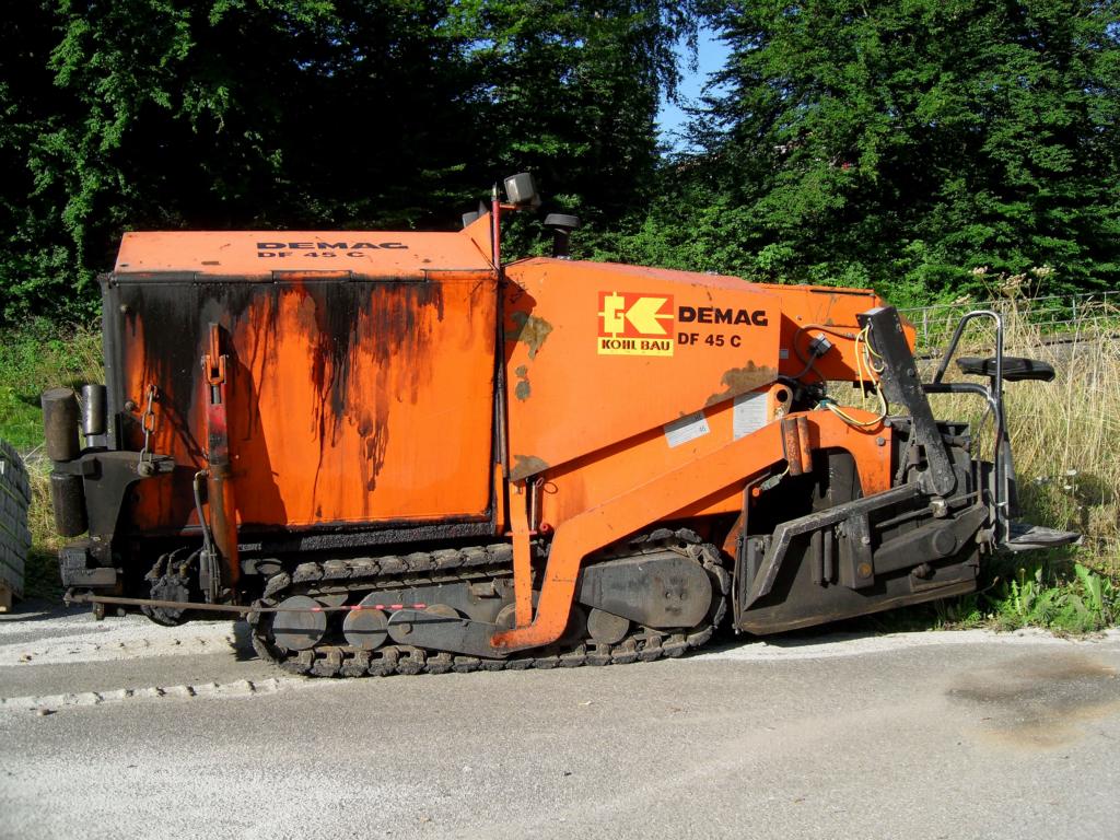 Demag DF 45C am 18.07.2010 bei Arbeiten an der N141 in Luxembourg