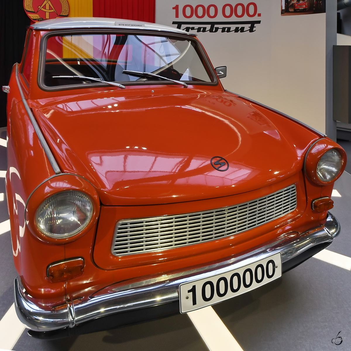 Der 1.000.000te Trabant im korrekten sozialistischen Rot. (August Horch Museum Zwickau, August 2018)