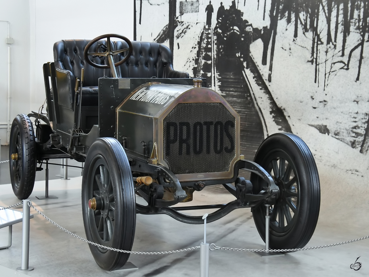 Der 1907 gebaute Protos Wettfahrtwagen nahm an der legendären Wettfahrt von New York nach Paris im Jahr 1908 teil. (Verkehrszentrum des Deutschen Museums München, August 2020)