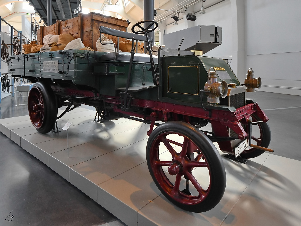 Der älteste noch erhaltene Lastkraftwagen aus deutscher Produktion ist der 1903 gebaute Büssing ZU 550. (Verkehrszentrum des Deutschen Museums München, August 2020)