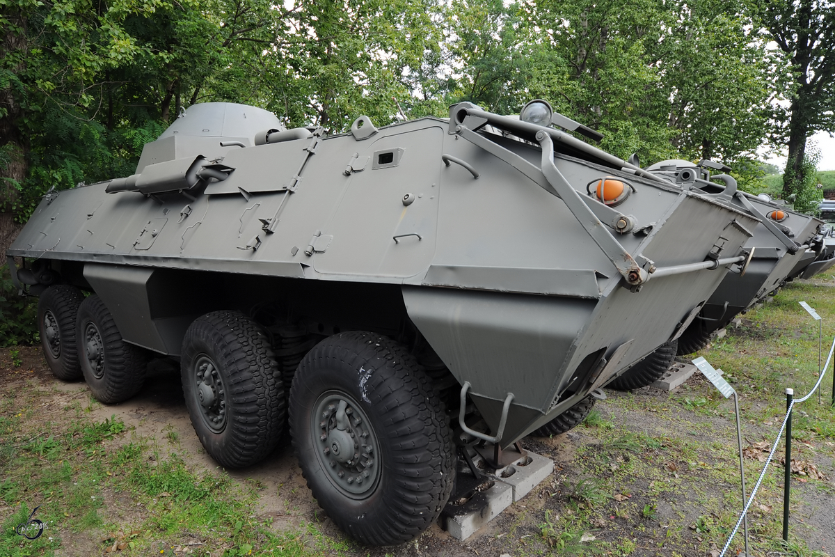 Der amphibische allradgetriebene Truppentransportpanzer SKOT-2AP in der Zweigstelle Fort IX  Sadyba  des Armeemuseums Warschau. (August 2011)