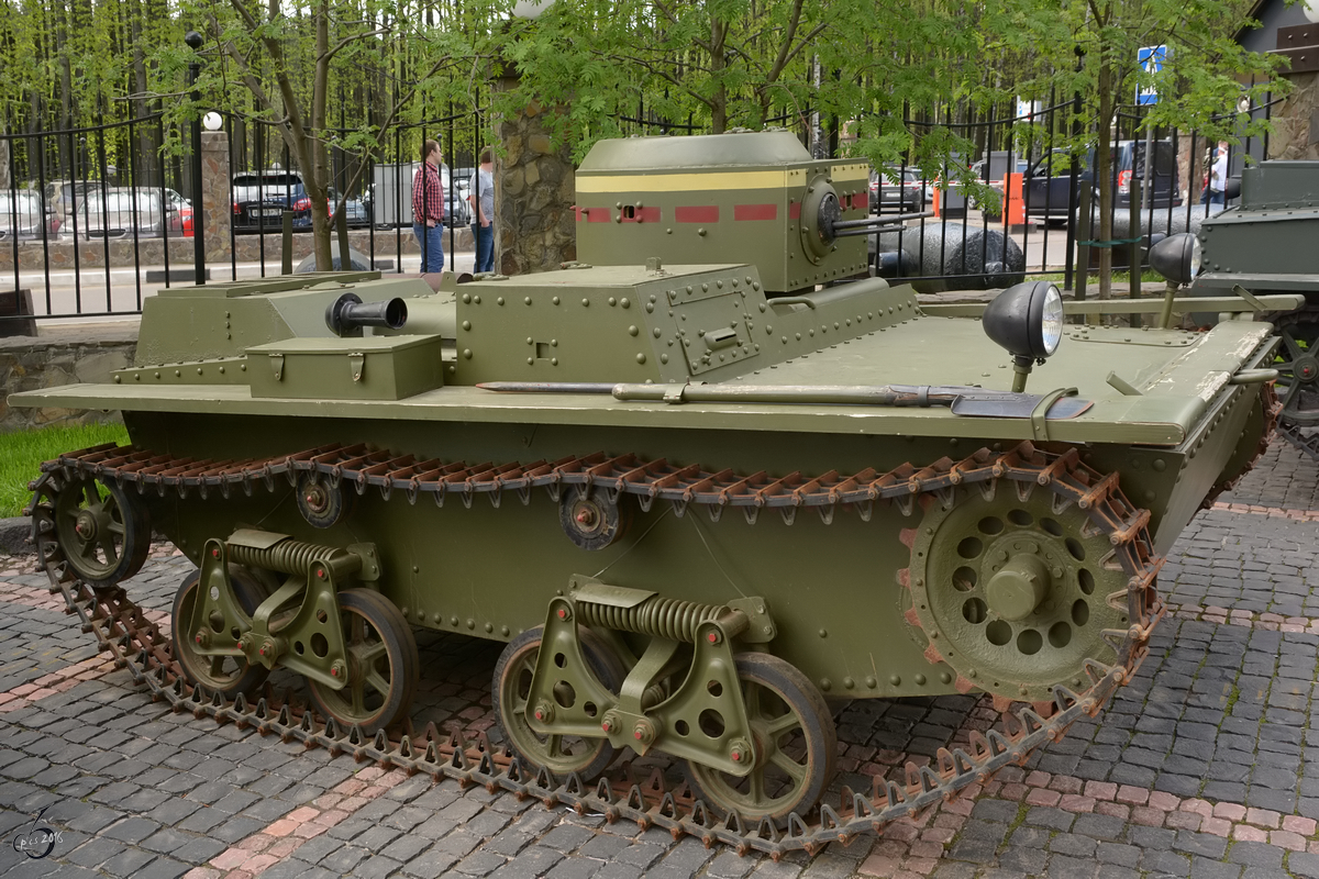 Der amphibische leichte Spähpanzer T-38 im Technikmuseum Vadim Zadorozhny (Moskau, Mai 2016)