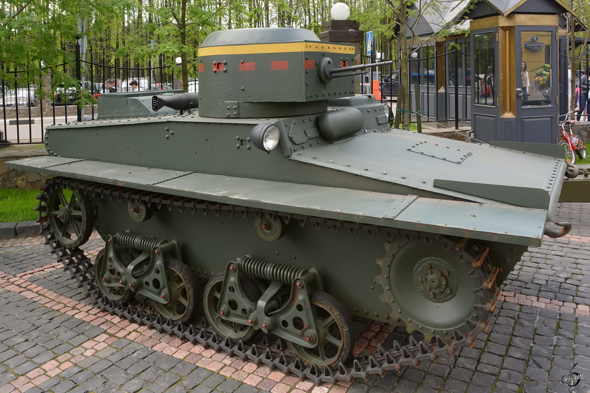 Der amphibische leichte Spähpanzer T-38M im Technikmuseum Vadim Zadorozhny (Moskau, Mai 2016)