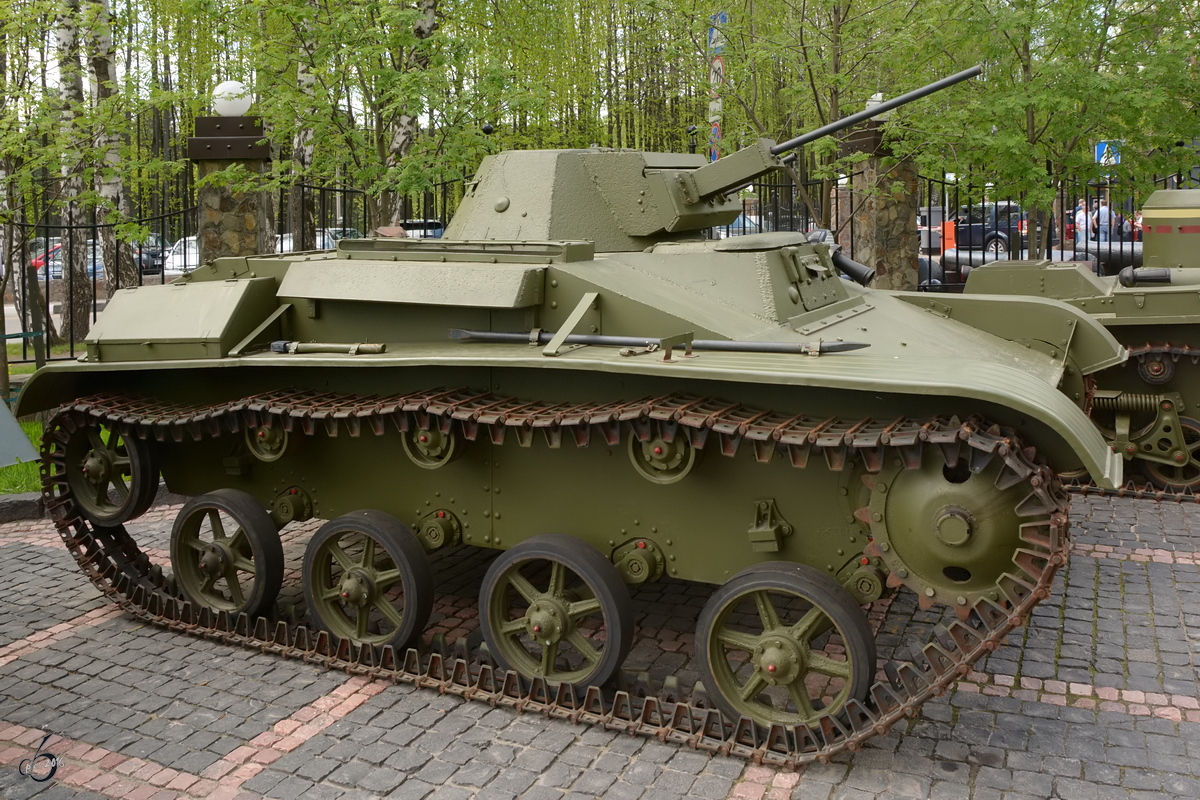 Der amphibische leichte Spähpanzer T-60 im Technikmuseum Vadim Zadorozhny (Moskau, Mai 2016)