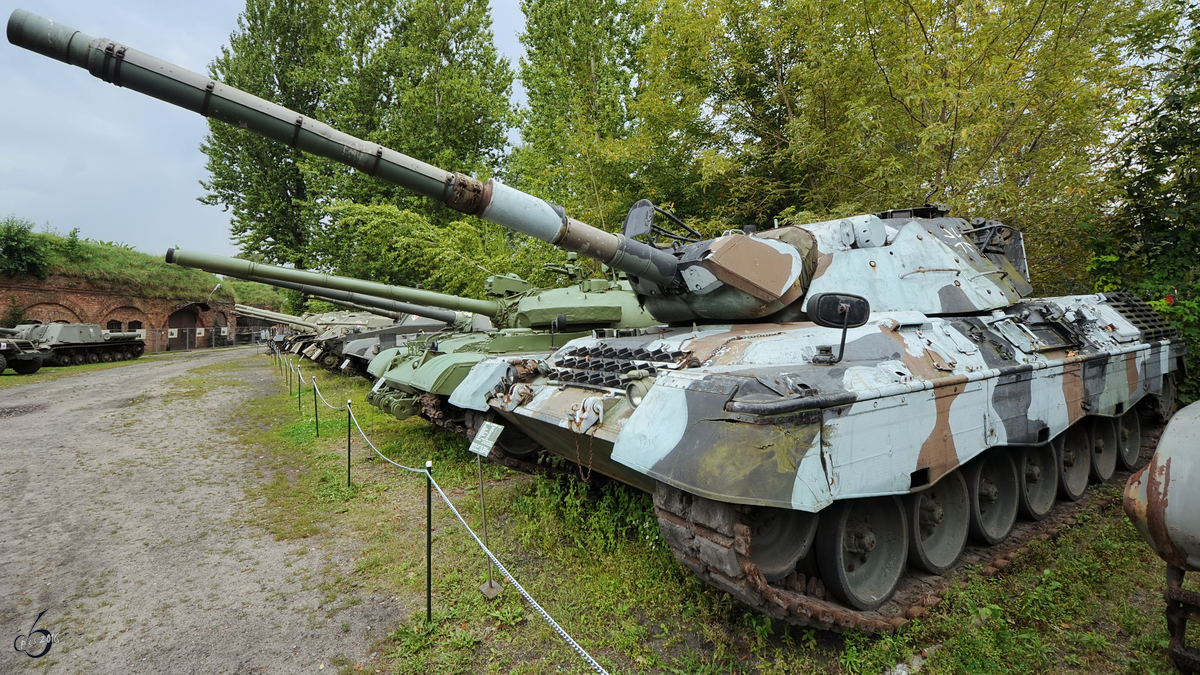 Der deutsche Kampfpanzer Leopard 1A1A2 in der Zweigstelle Fort IX  Sadyba  des Armeemuseums Warschau. (August 2011)