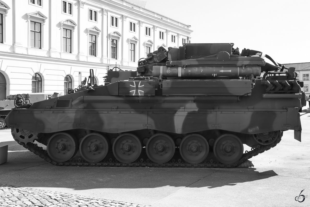 Der Flugabwehrraketenpanzer Roland im Militärhistorischen Museum der Bundeswehr. (Dresden, April 2018)