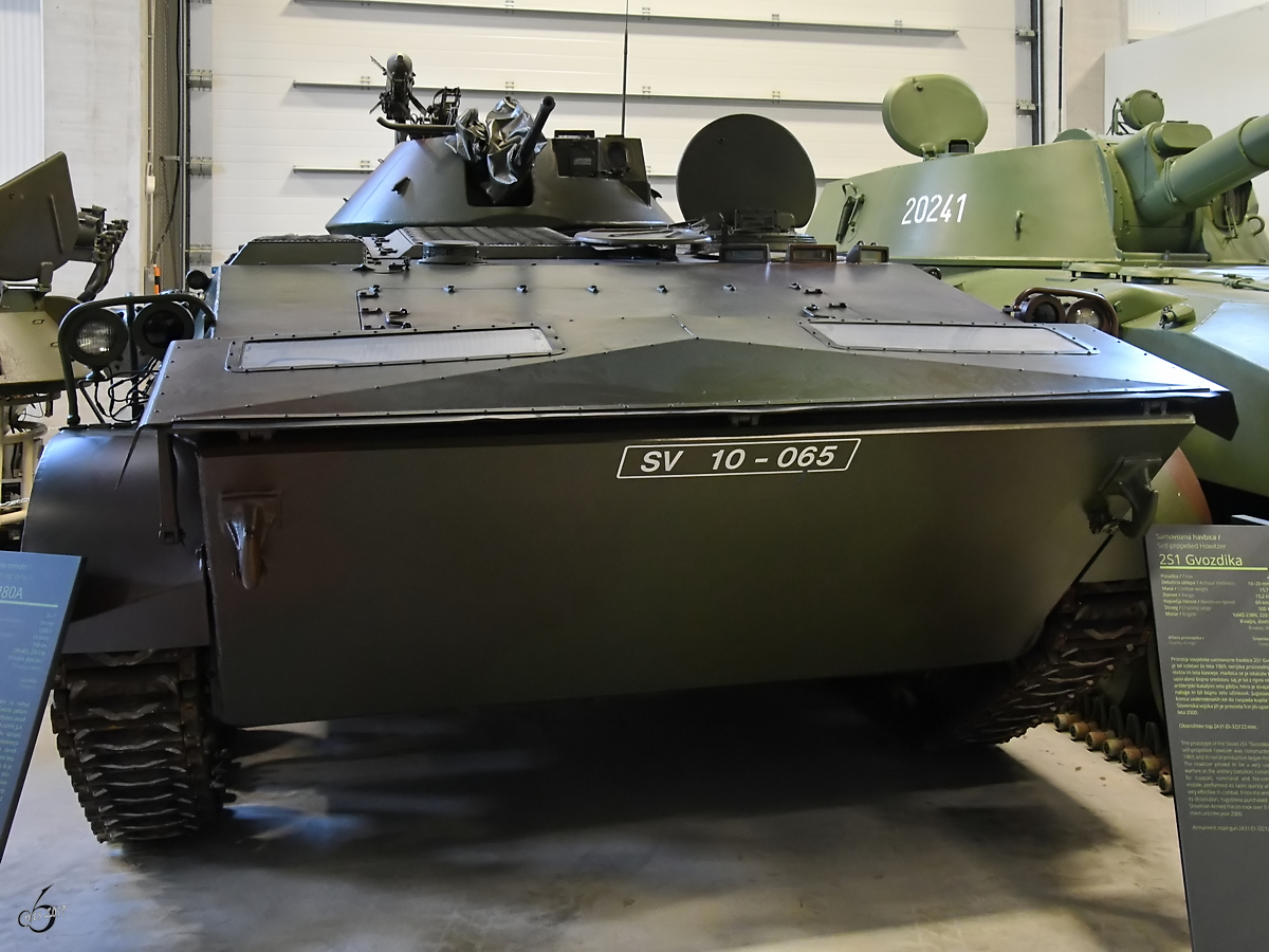 Der geländegängige, amphibische Schützenpanzer BVP M-80A stammt aus jugoslawischer Produktion. (Park der Militärgeschichte Pivka, August 2019)
