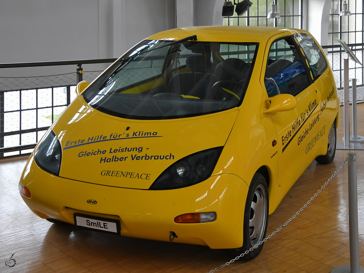 Der Kleinwagen Greenpeace SmILE (Small, intelligent, light and efficient) von 1996 entstand auf Basis eines serienmäßigen Renault Twingo. Den 2 Zylinder Boxermotor mit 360ccm steuerte Wenko bei. (Verkehrszentrum des Deutschen Museums München, August 2020) 