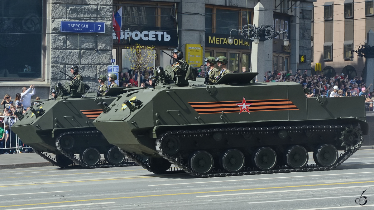 Der Luftlandepanzer BTR-MDM  Rakuschka  während der Generalprobe am 7.5.2016 für die Parade zum 71. Jahrestag des Siegs über Nazi-Deutschland im Zweiten Weltkrieg in Moskau.