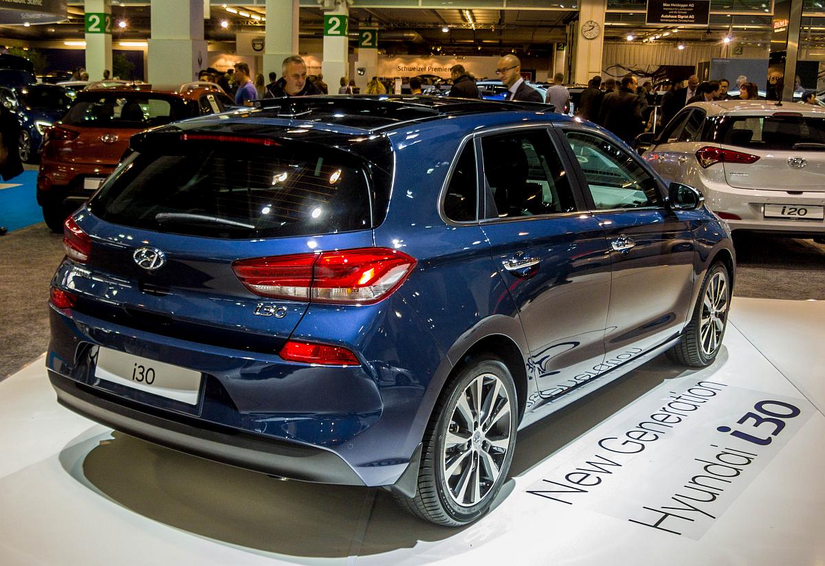 Der neue (ab 2017) Hyundai i30 (Rückansicht), ausgestellt auf dem Auto Zürich, November 2016.