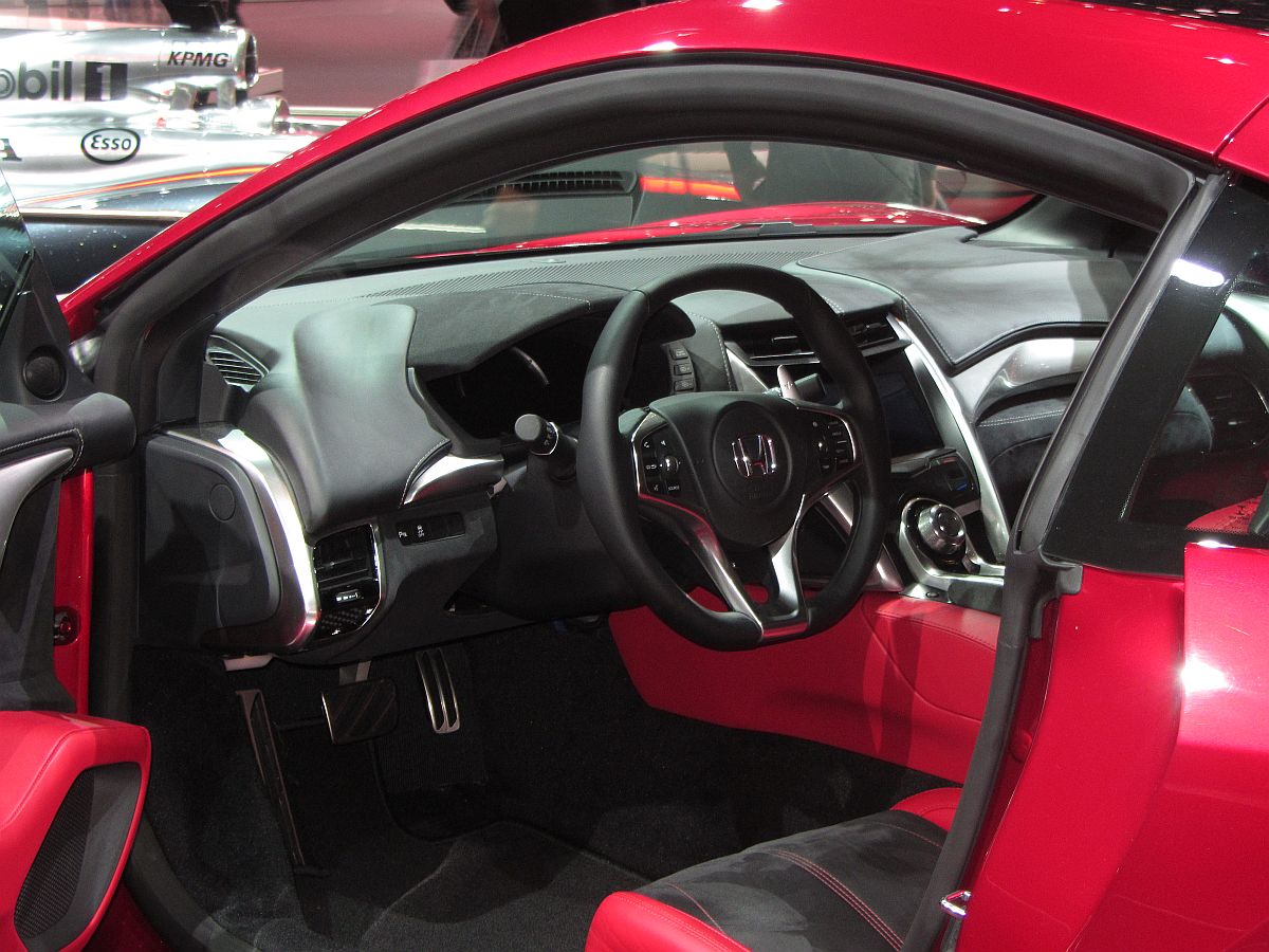 Der neue Honda NSX (Innenraum), gesehen auf dem Autosalon Genf 2015.
