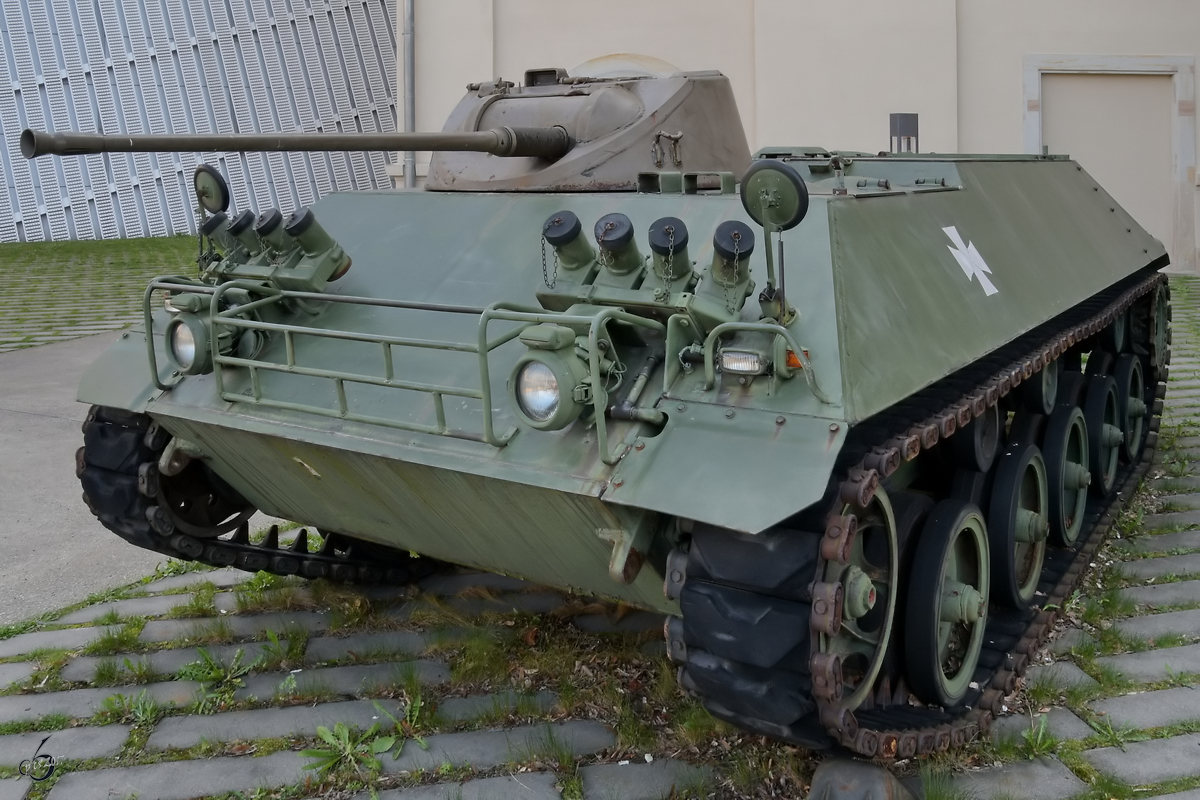 Der Schützenpanzer (lang) HS 30 im Militärhistorischen Museum der Bundeswehr. (Dresden, April 2017)
