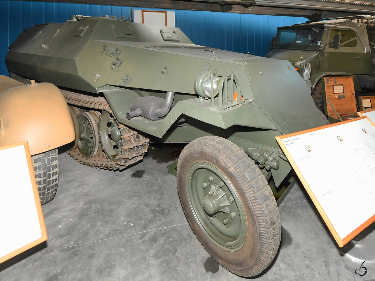 Der tschechoslowakische Schützenpanzerwagen OT-810 basiert auf dem Chassis des Sd.Kfz. 251 der deutschen Wehrmacht. (Wehrtechnische Studiensammlung Koblenz, August 2018)