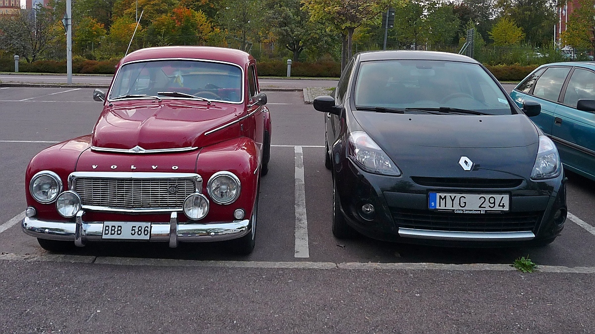 Designvergleich: Buckel-Volvo und Renault Clio in Borlänge, 23.9.2014