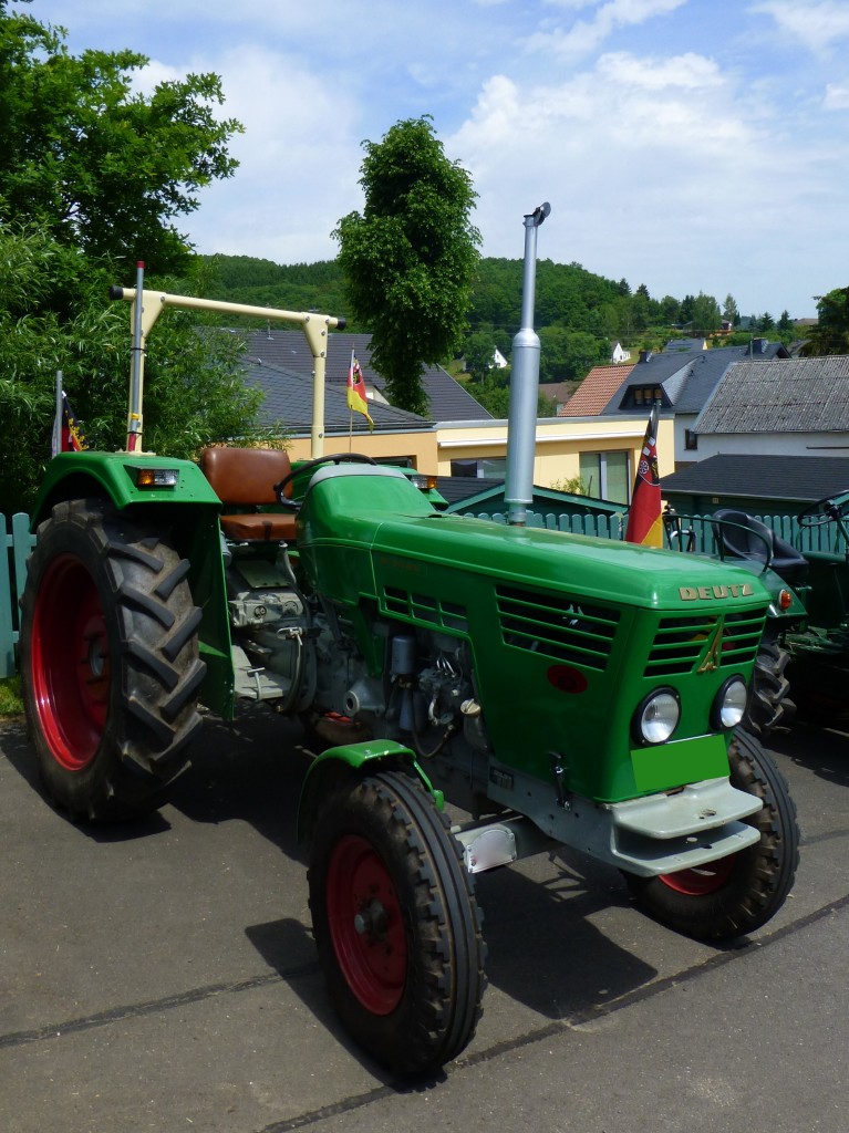 Deutschland, Eifel, Lasel, Oldtimer Traktoren Ausstellung während des autofreien Sonntags am 9. Juni 2014 - Traktor: Deutz 4006.