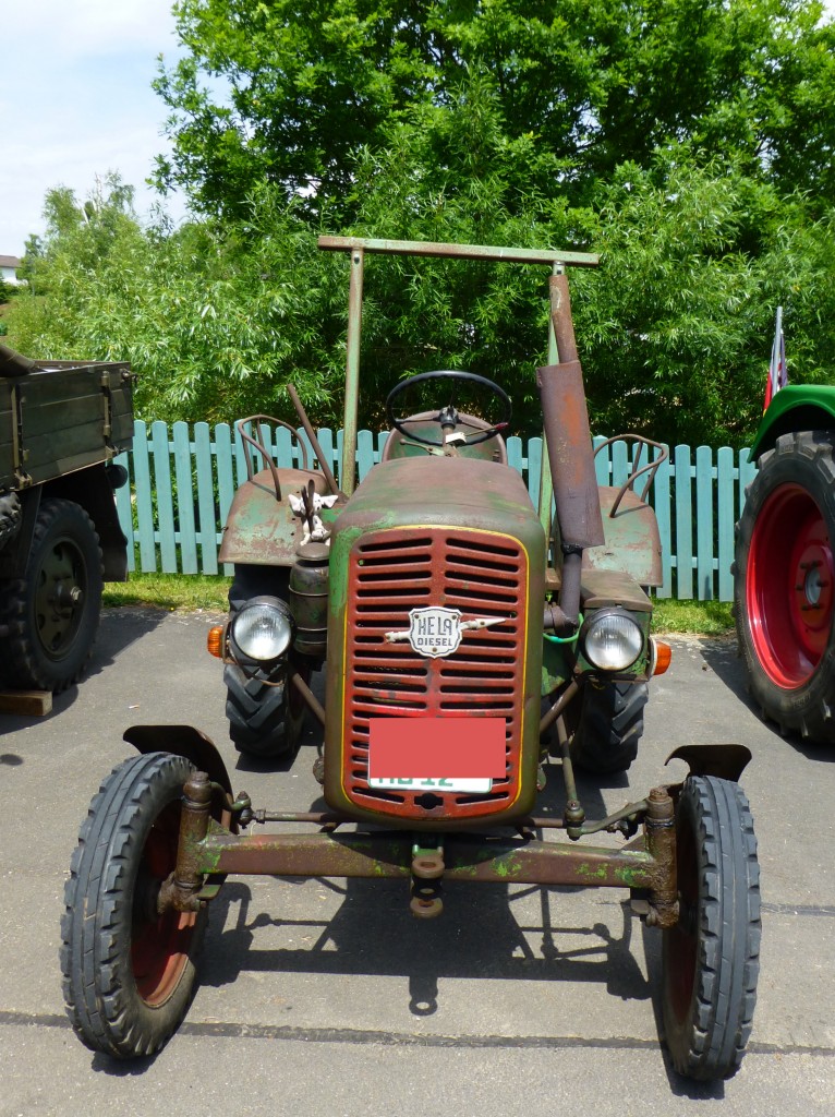 Deutschland, Eifel, Lasel, Oldtimer Traktoren Ausstellung während des autofreien Sonntags am 9. Juni 2014 - Traktor: Hela 24