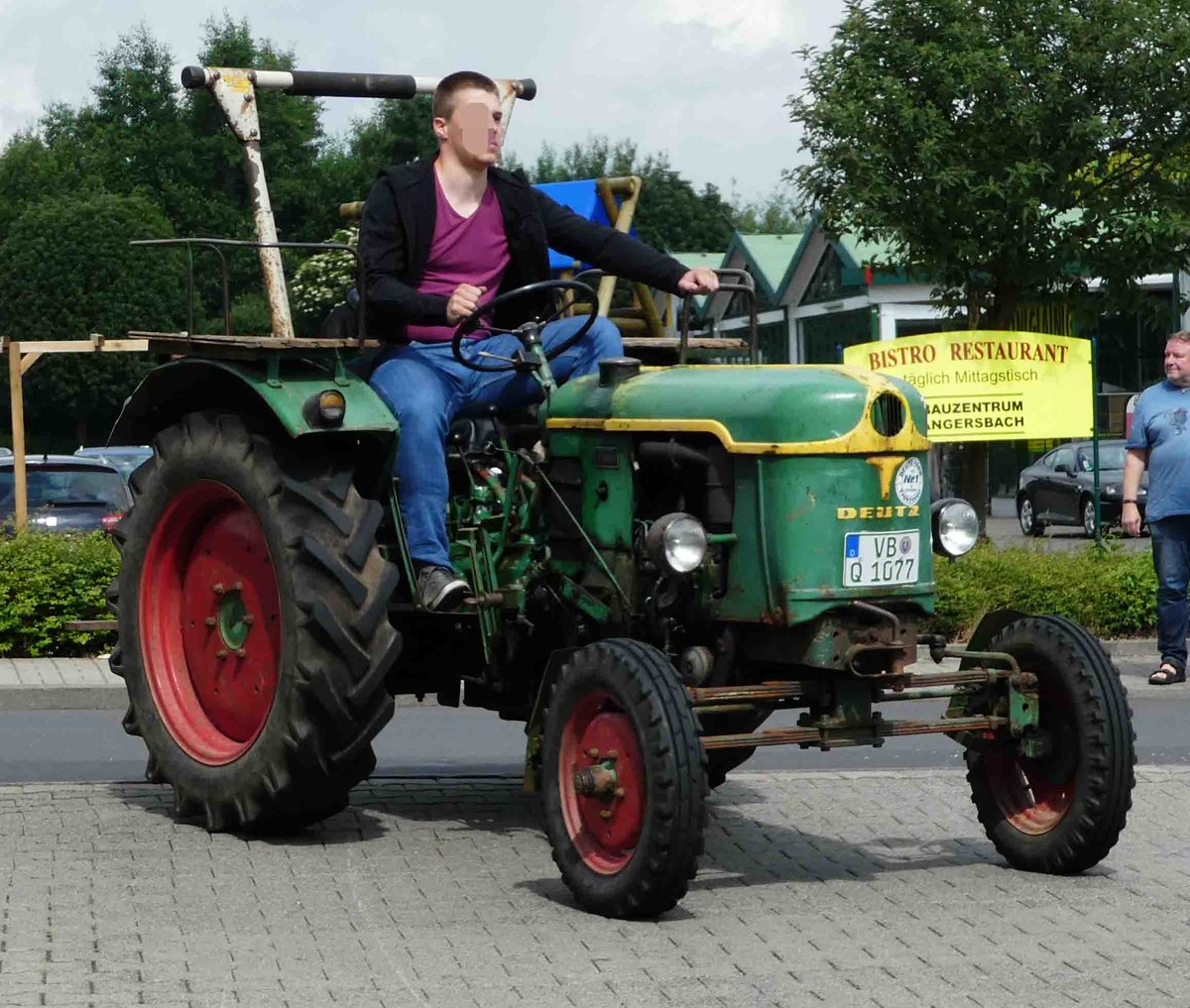 =Deutz besucht die Traktorenausstellung  Ahle Bulldogge us Angeschbach oh Lannehuse  in Angersbach im Juni 2018