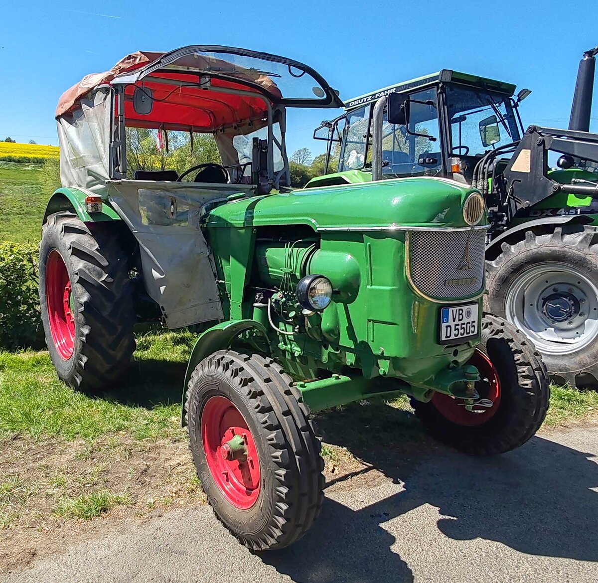 =Deutz D 40 ausgestellt bei der Oldtimerschau in Wasenberg, 05-2025