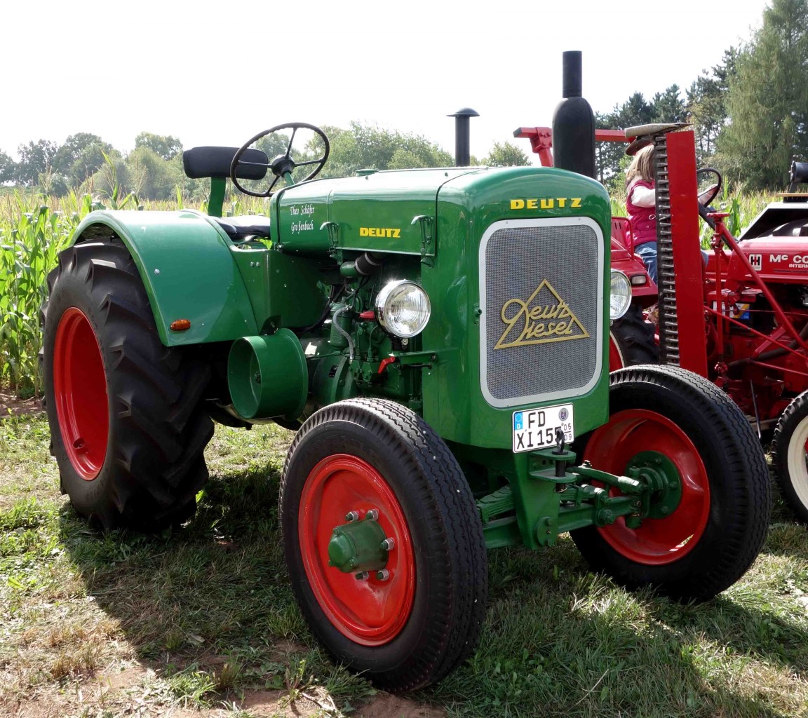Deutz F2M315, Bj. 1941, 35 PS, steht bei der Oldtimerausstellung der Traktorenfreunde Mackenzell im September 2013
