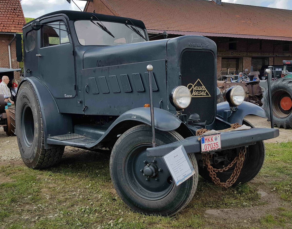=Deutz F6M517, Bj. 1941, 13370 ccm, 148 PS, steht auf dem Ausstellungsgelände der Traktorfreunde Wiershausen am Klostergut Hilwartshausen, 05-2023