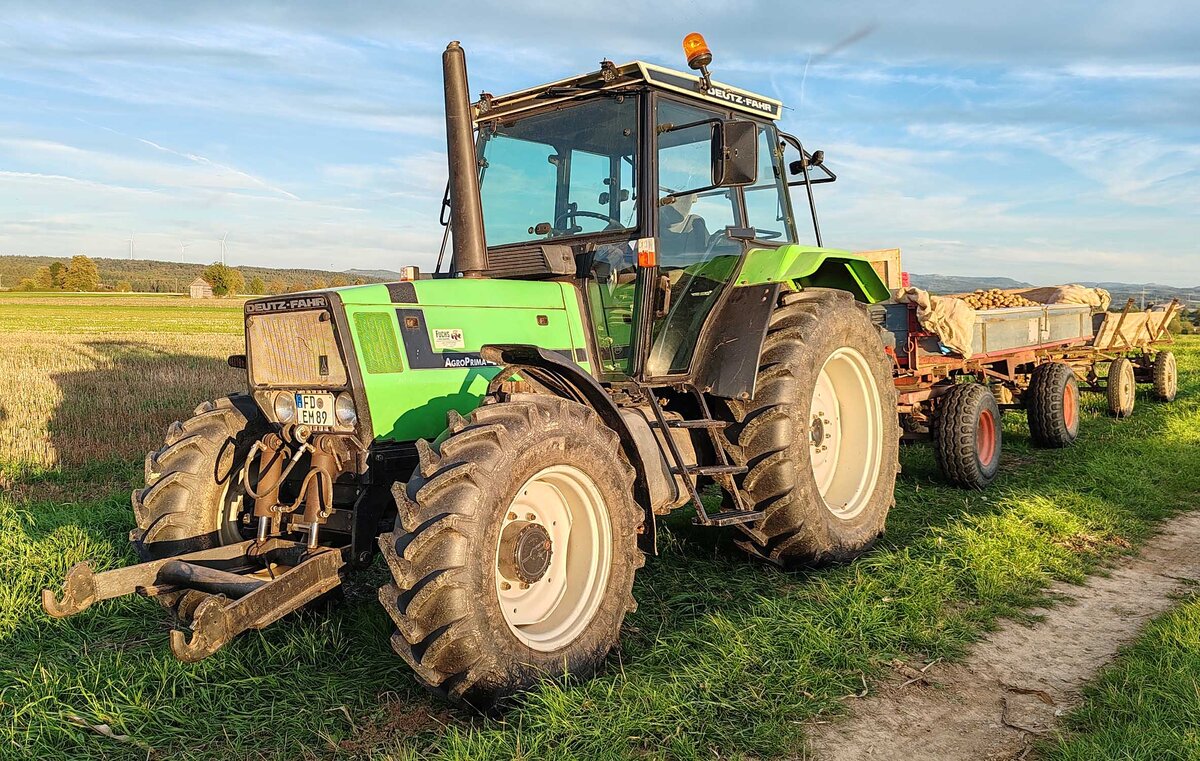 =Deutz-Fahr AgroPrima 4.31 steht auf einem Feld in Petersberg-Marbach anl. der diesj�hrigen Kartoffelernte, 09-2026