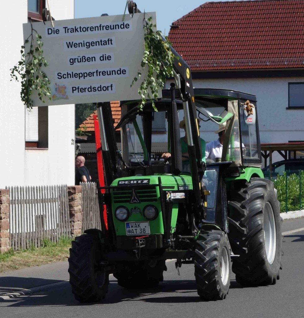 Deutz, gesehen beim Festzug anl. der 2015er Oldtimerausstellung in Pferdsdorf/Thüringen, 08/2015