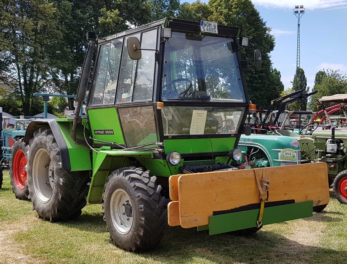 =Deutz Intrac 2004 steht bei der Oldtimerveranstaltung in Gudensberg im Juni 2019