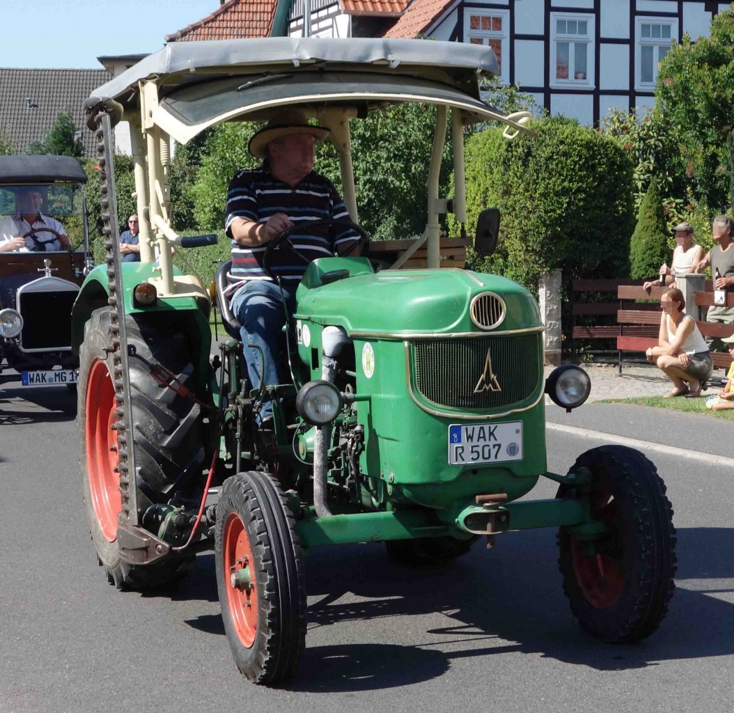 Deutz, unterwegs in Pferdsdorf anl. der 2015er Oldtimerveranstaltung im August