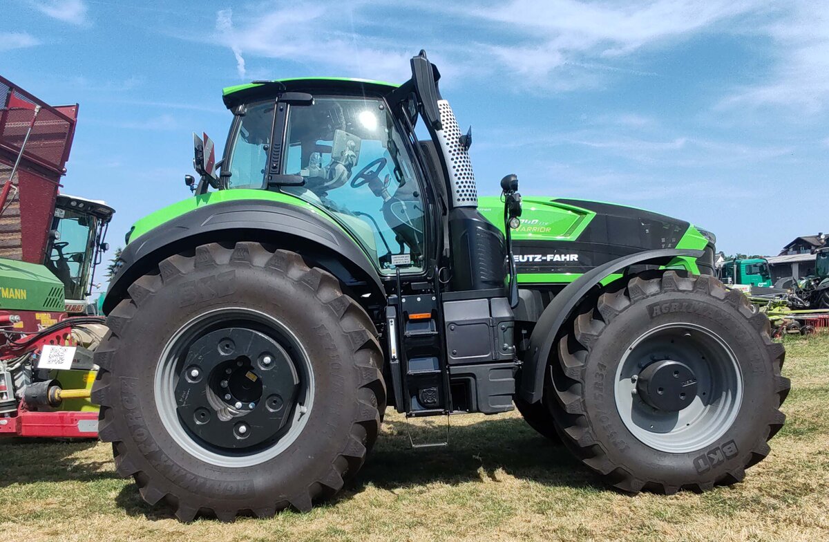 =Deutz Warrior 9340, ausgestellt beim Firmengeburtstag:  66 Jahre Lohnunternehmen HERRLICH  aus Langenbieber, 06-2026