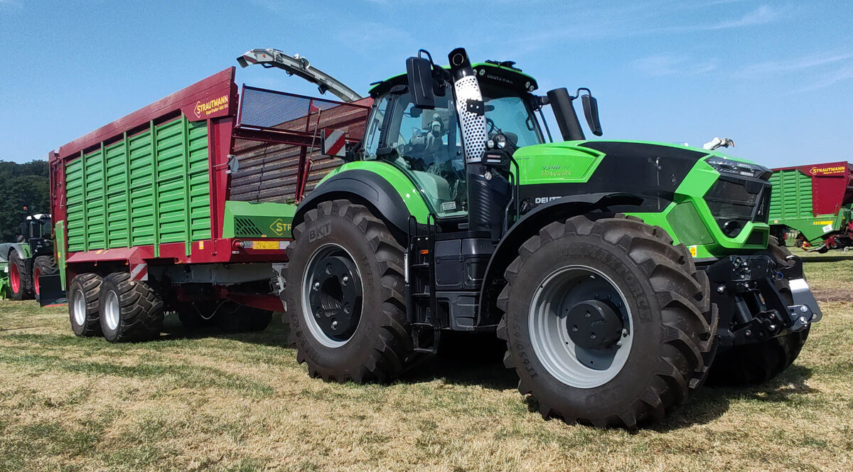 =Deutz Warrior 9340 mit Strautmann-Ladewagen, ausgestellt beim Firmengeburtstag:  66 Jahre Lohnunternehmen HERRLICH  aus Langenbieber, 06-2026
