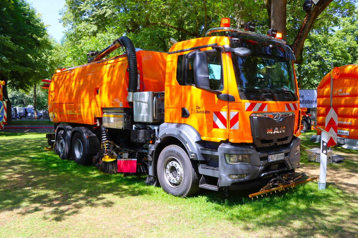 Die Autobahn GmbH MAN TGS Kehrmaschine am 20.06.26 auf dem Hessentag in Fulda