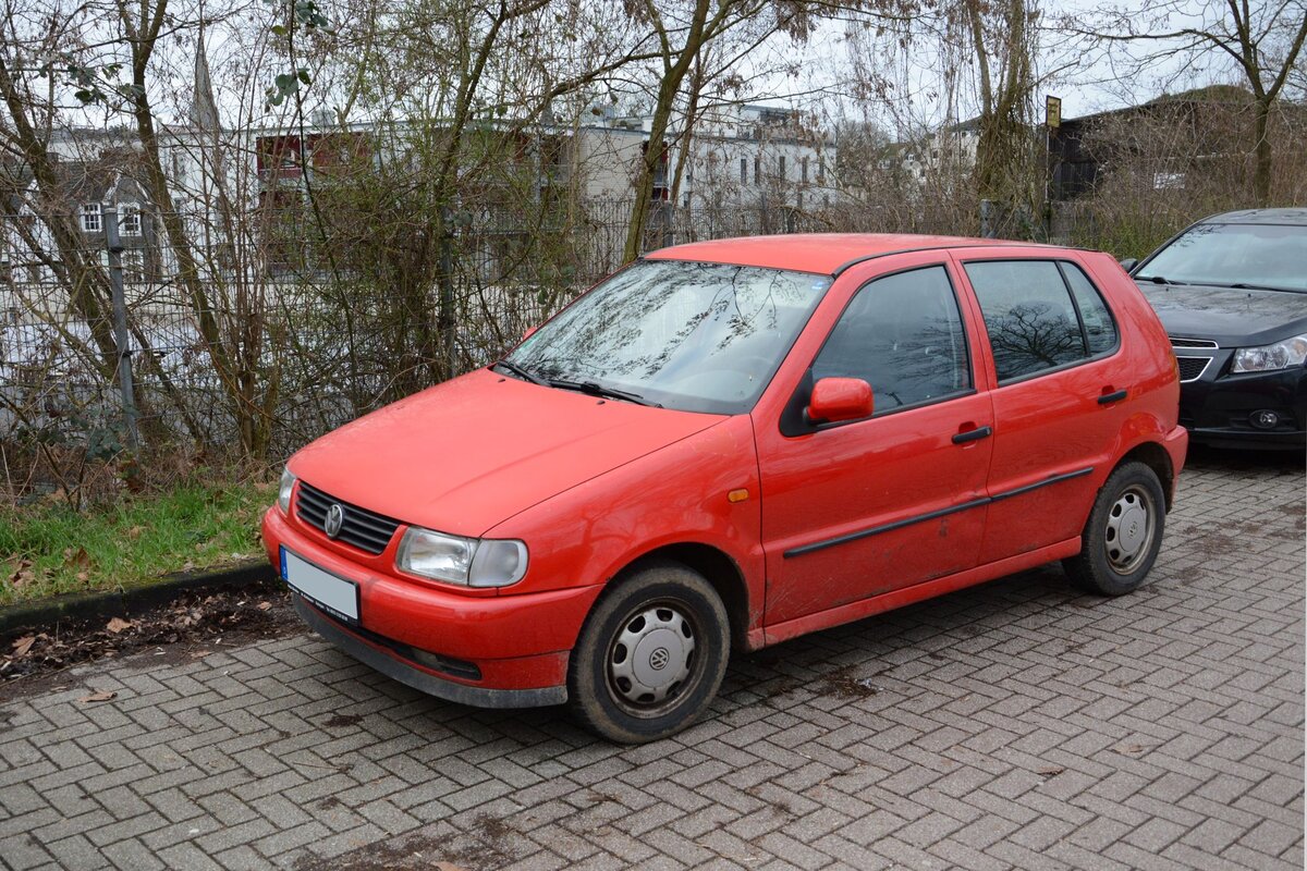 Die ersten 3er Polo sind inzwischen auch H-tauglich. Dieser hier angesichts des Rosts wohl eher weniger.

VW Polo 3
Wuppertal-Vohwinkel
28.02.2026