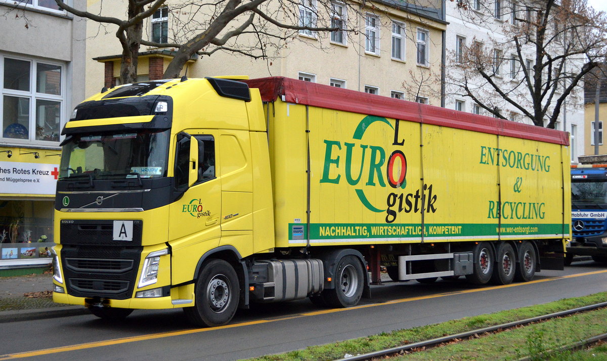Die Fa. Eurologistik Entsorgung GmbH & Co Abbruch KG mit einem Sattelzug mit VOLVO FH 460 EURO5 Zugmaschine am 30.11.20 Berlin Karlshorst.